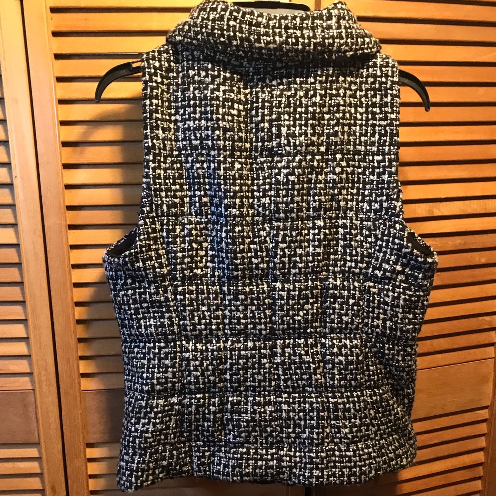 White House Black Market Black & White Boucle Vest - Picture 2 of 12